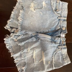 Denim shorts by Zara (size 34 / 02 / 24)